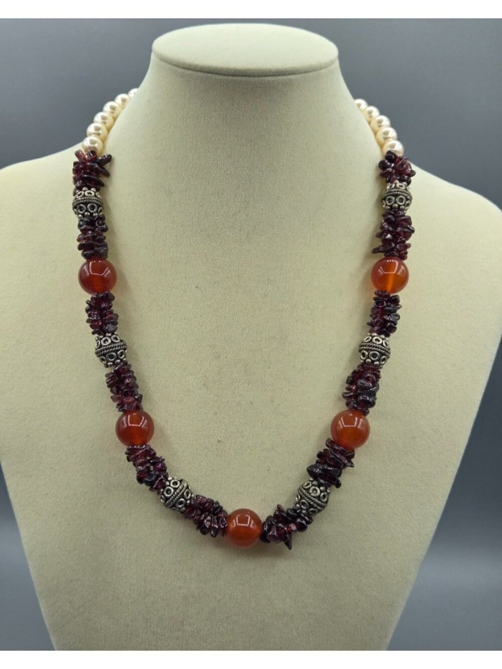 VTG Garnet Chip Carnelian Bead & White Faux Pearl w/Silver Tone Bead Necklace